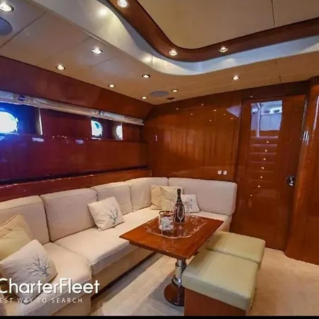 Private Yacht Botel