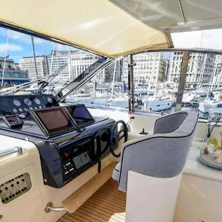 Private Yacht 船上ホテル *