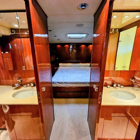 Hotel na wodzie Private Yacht