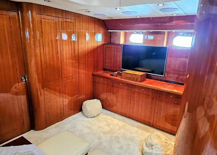 Botel Private Yacht *