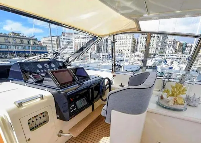 Private Yacht 船上ホテル *