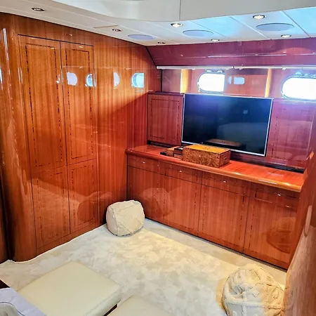 Hotel en barco Private Yacht *