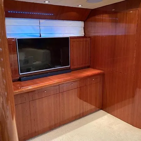 Private Yacht Botel