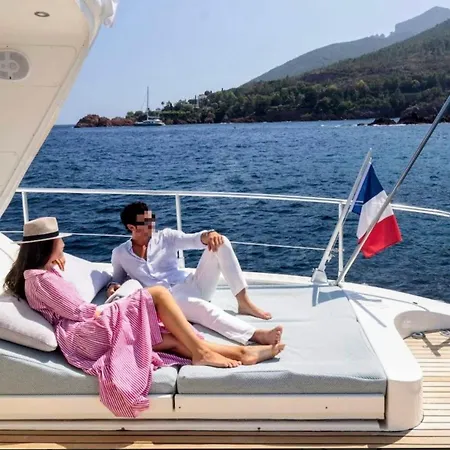 Hotel en barco Private Yacht *