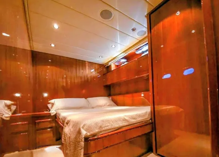 Private Yacht Úszó hotel *
