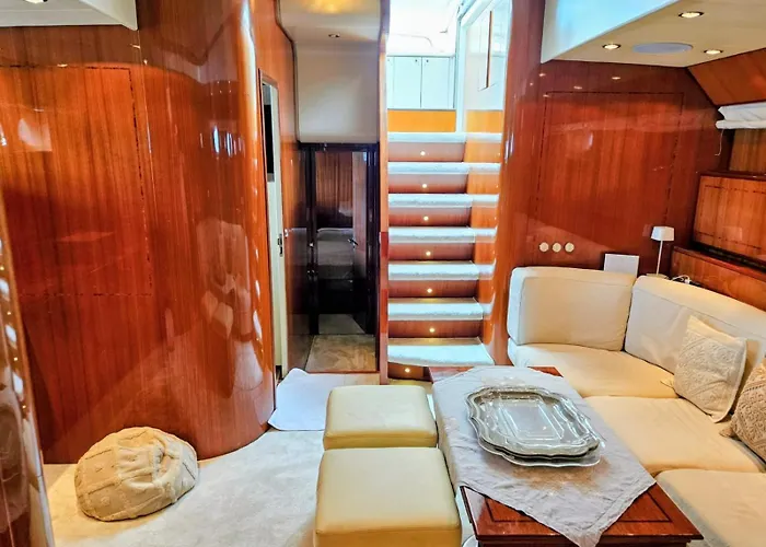 Úszó hotel Private Yacht *